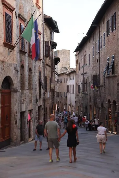 Lovely 2 Bedroom In San Gimignano Historic Center Apartment