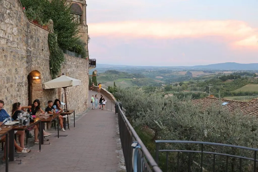 Lovely 2 Bedroom In San Gimignano Historic Center Apartment